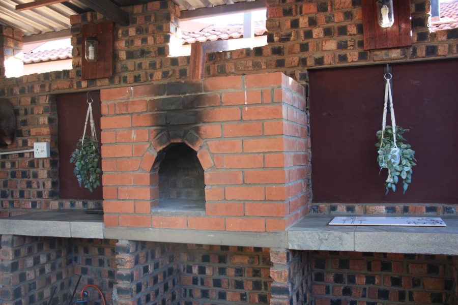 5 Bedroom Property for Sale in Langenhovenpark Free State